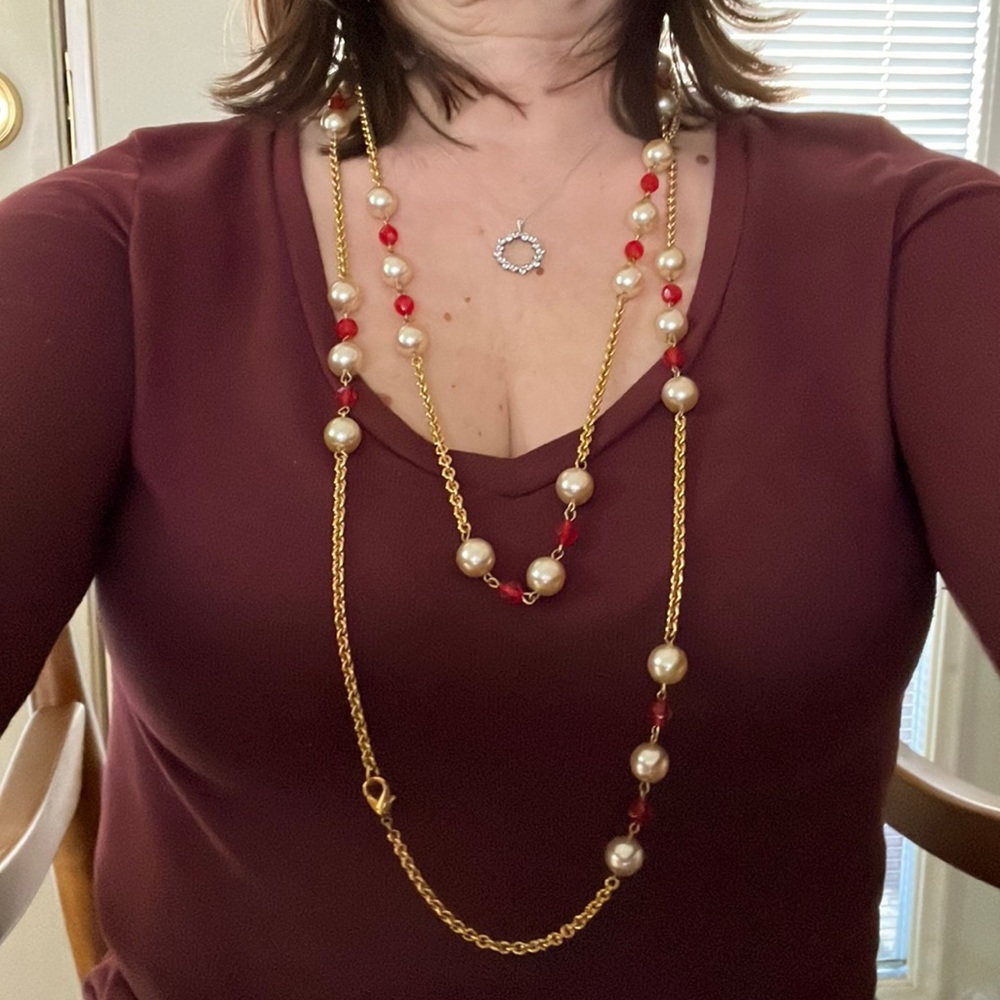 Vintage pearl and red beaded necklace